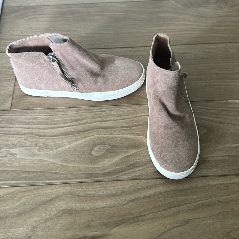 Side zip sneaker booties